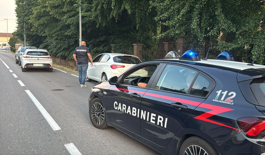 La fototrappola contro l’abbandono dei rifiuti scopre una “piazza di spaccio”