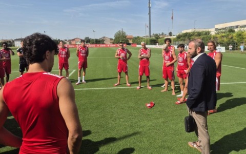 L’assessore Simonazzi al Mantova 1911: “Addosso non avete solo una maglia, ma la storia e il cuore della città”