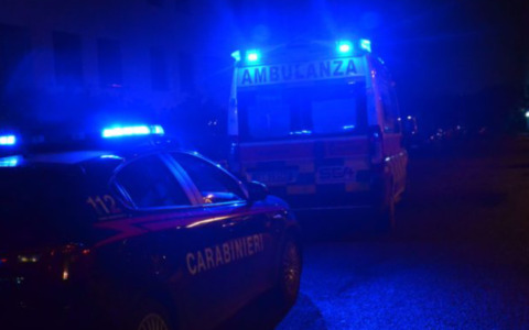 Paura a Mantova: 55enne minaccia di togliersi la vita nel cortile del suo condominio