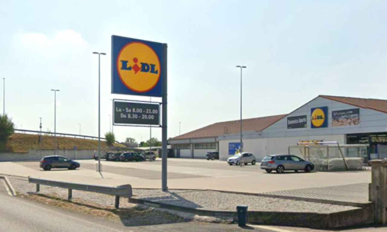 Ruba prodotti per oltre 500 euro al supermercato, 22enne denunciata a Borgo Virgilio