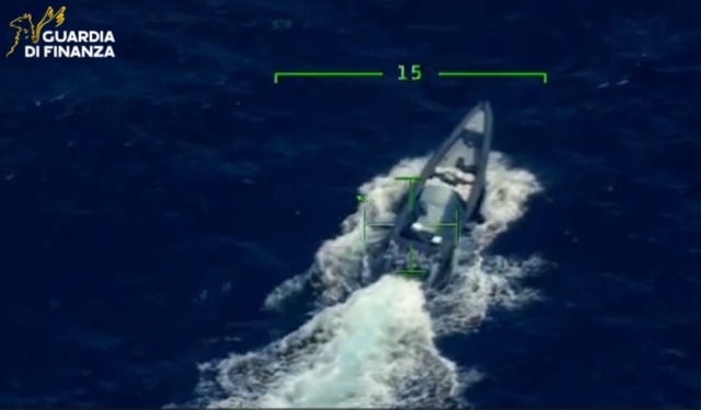Intercettato nell’Atlantico gommone con oltre 2,6 tonnellate di cocaina: tra gli arrestati un mantovano