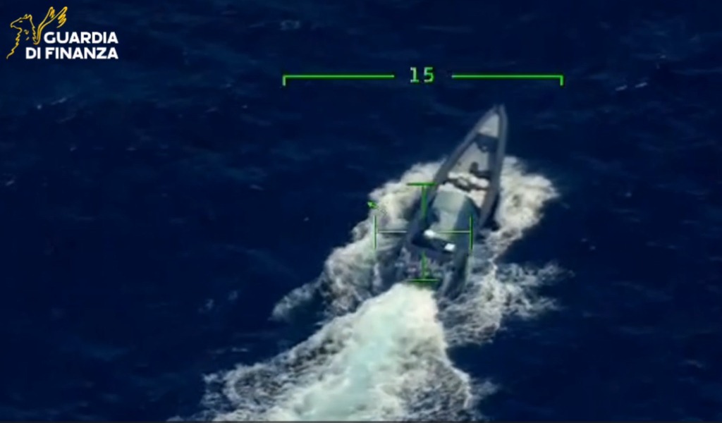 Intercettato nell’Atlantico gommone con oltre 2,6 tonnellate di cocaina: tra gli arrestati un mantovano