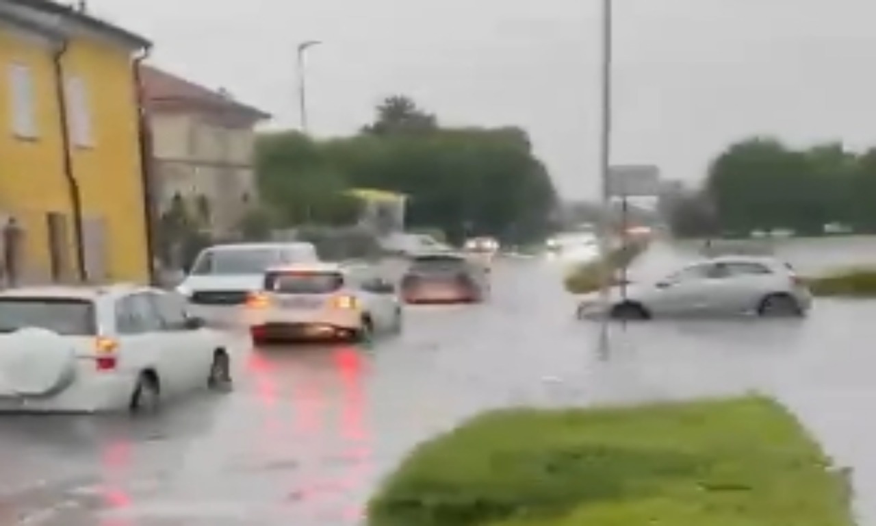 Le immagini del Mantovano colpito dal maltempo: alberi caduti, blackout e strade allagate