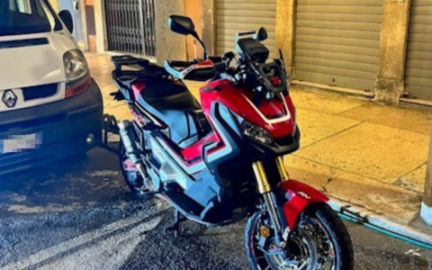 Danneggia auto e moto durante la festa del paese poi aggredisce i carabinieri: arrestato 23enne