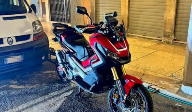 Danneggia auto e moto durante la festa del paese poi aggredisce i carabinieri: arrestato 23enne