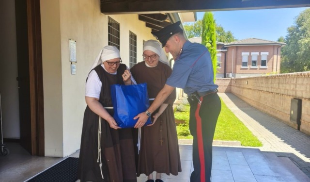 Merce sequestrata destinata alla beneficenza: il gesto dei Carabinieri di Curtatone per le monache di clausura