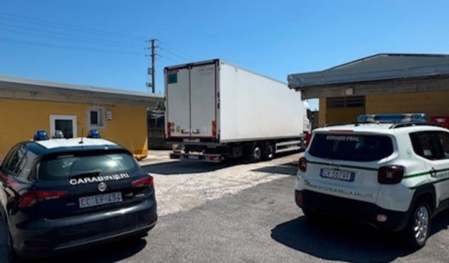 Infortunio al Salumificio Merlotti: operaio colpito alla testa dal portellone di un camion in manovra