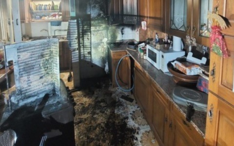Fiamme a Porto Mantovano: corto circuito in cucina provoca un incendio, due intossicati