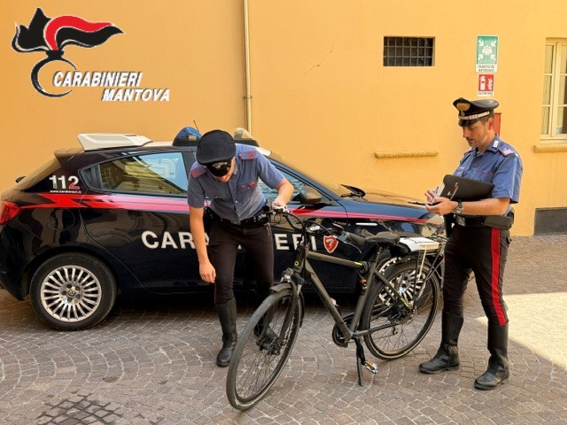 Beccato in centro a Mantova con una bicicletta rubata, 46enne denunciato