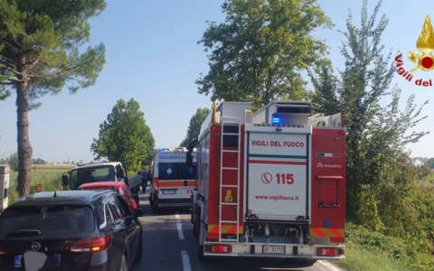 Incidente ad Asola sulla SS 343: tamponamento tra più auto, coinvolta anche una bambina. Traffico in tilt