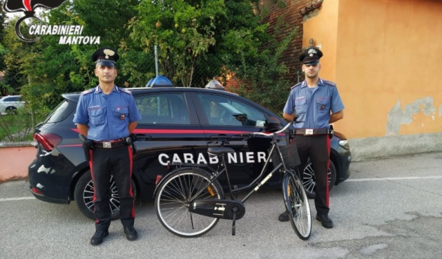 Ruba una bici in un’abitazione di Sabbioneta, 34enne tradita dalle telecamere e denunciata