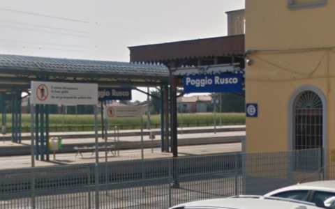 Trovati con la droga in stazione a Poggio Rusco, 18enne e 14enne minacciano i carabinieri