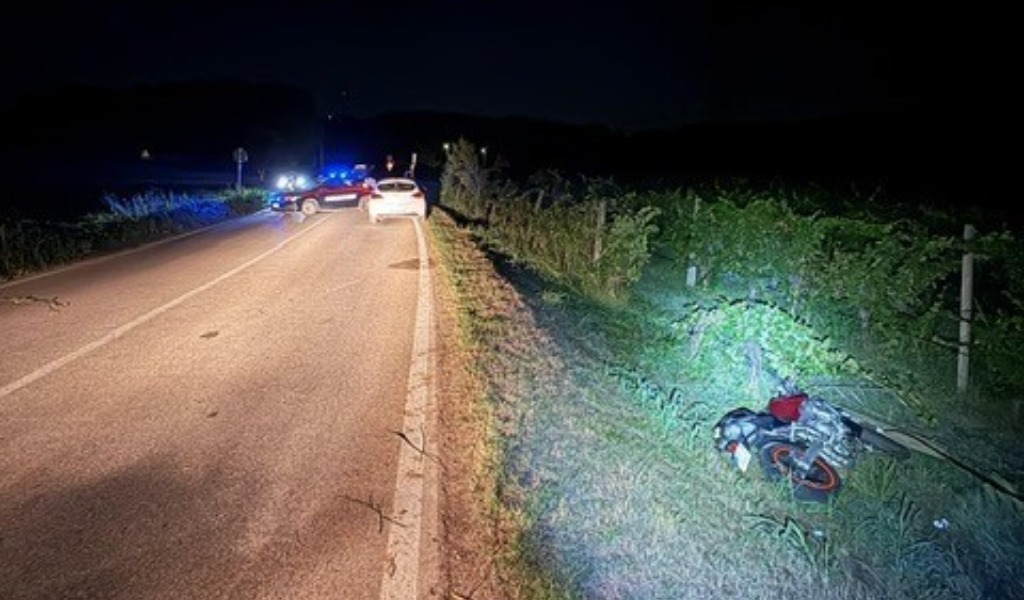 Incidente tra moto e auto a Volta Mantovana: grave una donna, trasportata in elisoccorso a Brescia