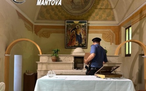 Furto sacrilego a Poggio Rusco: rubato il tabernacolo di marmo dalla chiesa di Dragoncello