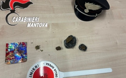Inseguimento rocambolesco ad Asola: ignora l’alt ma si infila in una via senza uscita. Arrestato 21enne