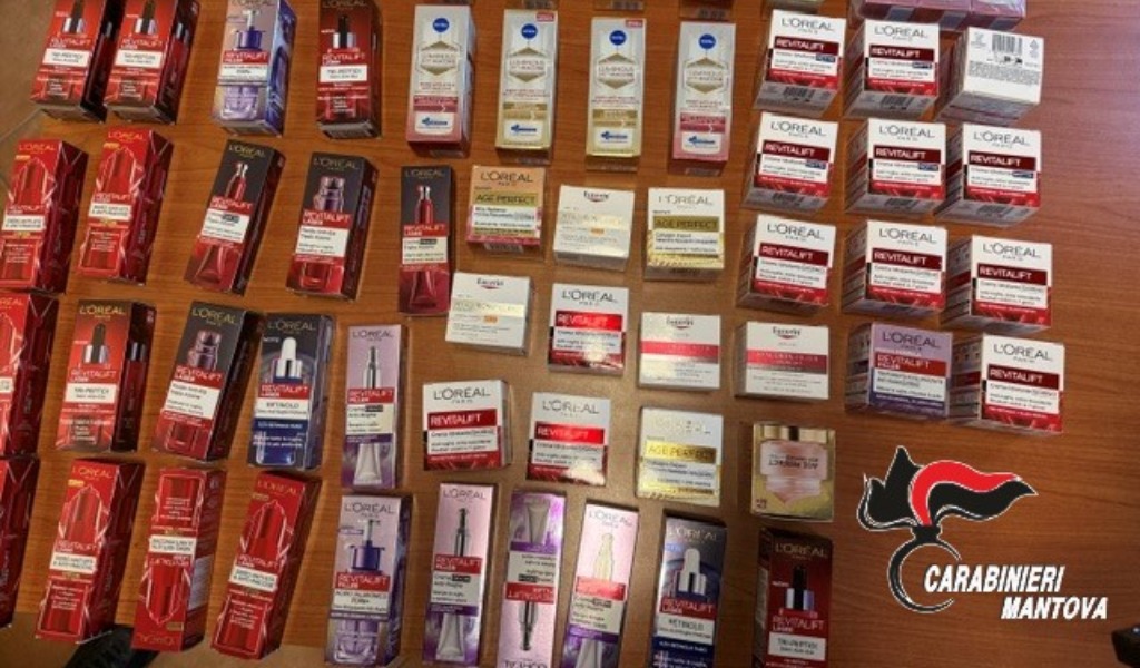 Sorpresi con 800 euro di cosmetici rubati al supermercato: giovane coppia denunciata