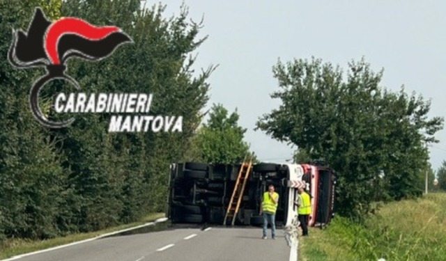 Autobotte dei Vigili del Fuoco si ribalta sulla Asolana a Casalmoro: ferito conducente 32enne