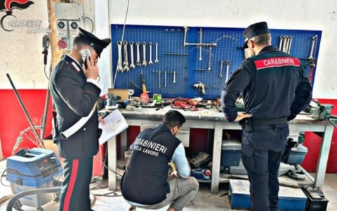 Spariscono i macchinari sotto sequestro nel capannone dell’officina abusiva: denunciato il custode