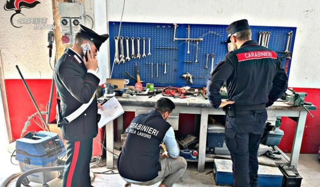 Spariscono i macchinari sotto sequestro nel capannone dell’officina abusiva: denunciato il custode