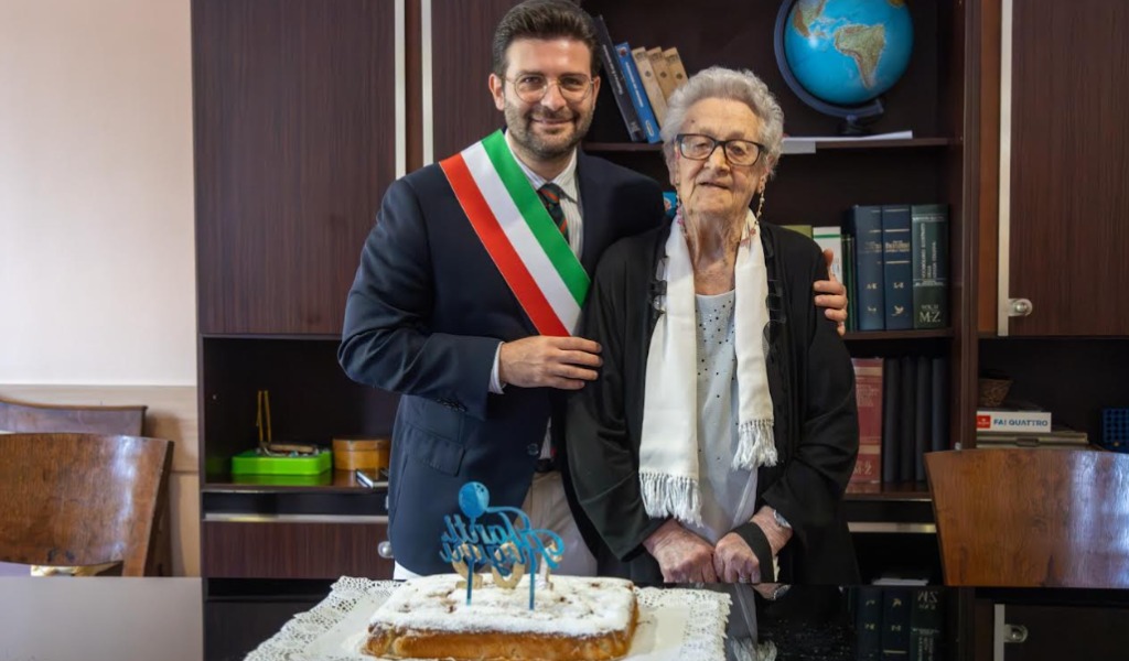 Mantova, Iolanda Carreri compie 102 anni: grande festa a Casa Pace