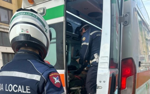 Ausiliario del traffico picchiato in centro a Mantova, 42enne incastrato dalle immagini di videosorveglianza