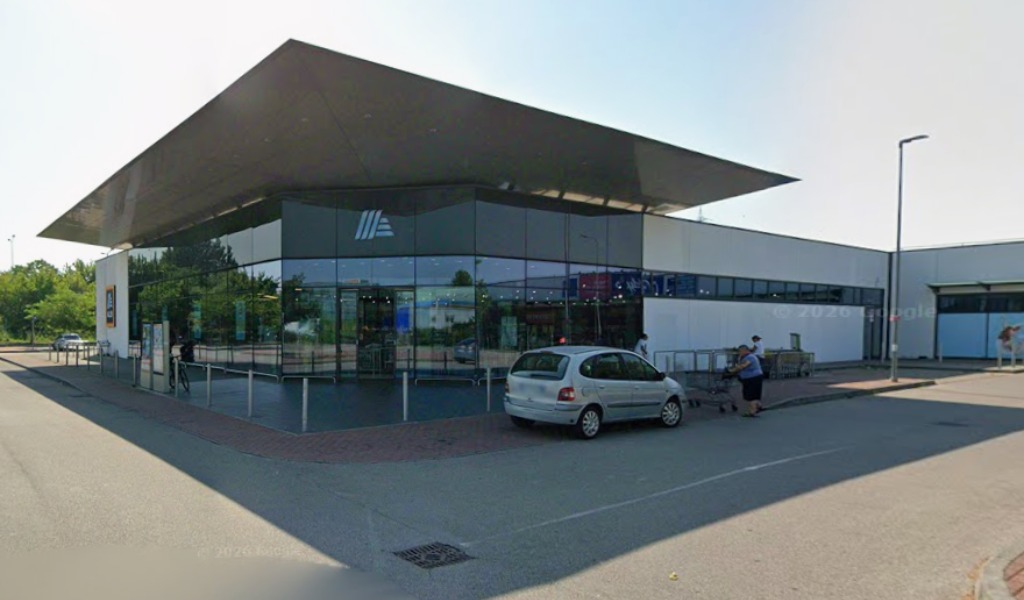Lite alla cassa del supermercato finisce con una denuncia per un 46enne