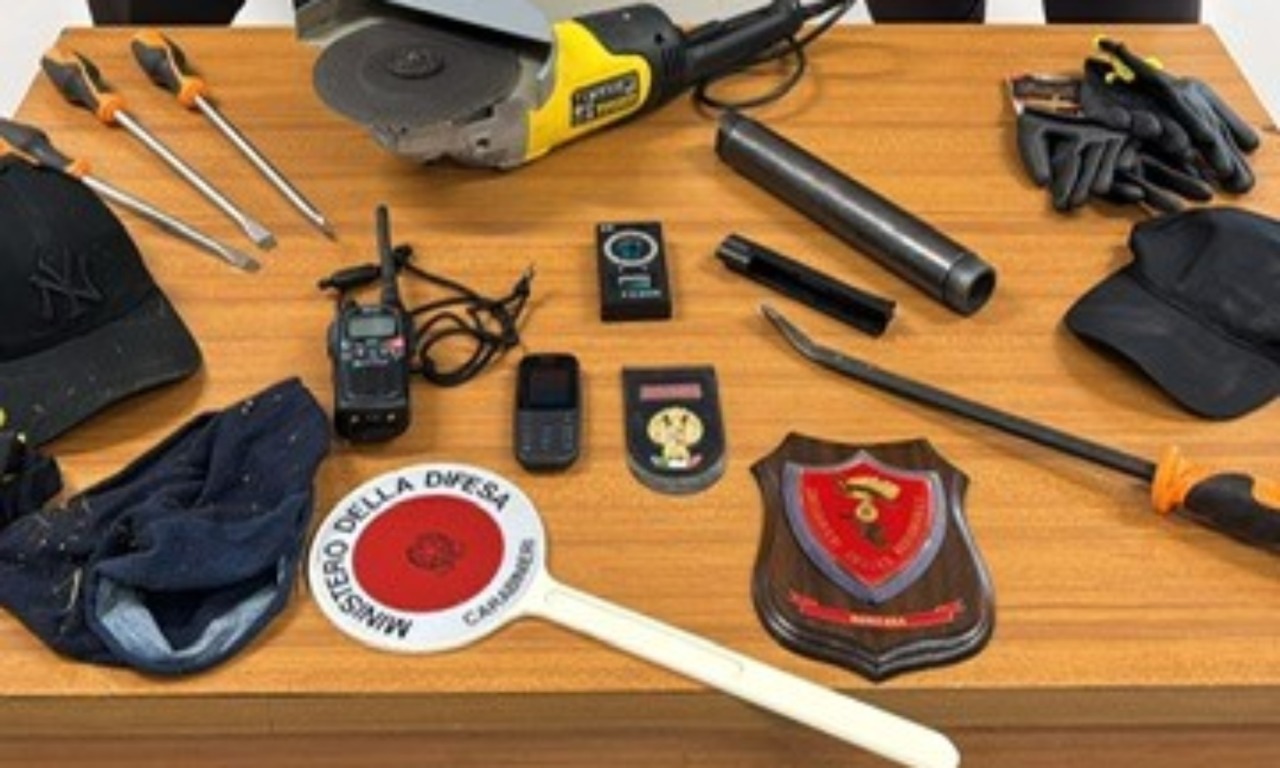 Sorprendono i ladri in casa al rientro dal ristorante: arrestato un diciannovenne
