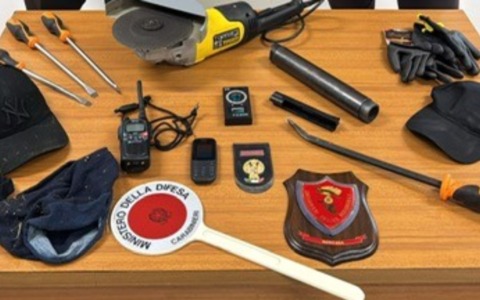Sorprendono i ladri in casa al rientro dal ristorante: arrestato un diciannovenne