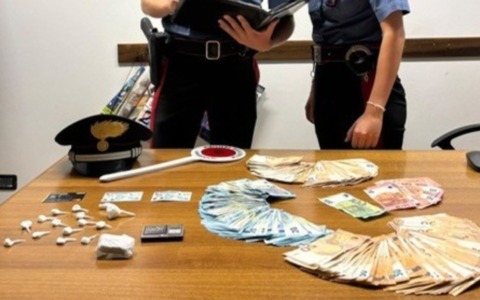 Fermati a San Benedetto Po con cocaina e oltre 8mila euro: due giovani denunciati