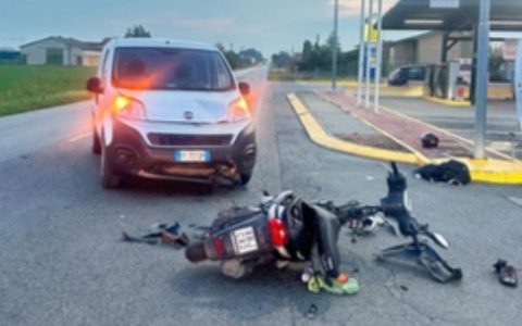 Incidente a Viadana, scontro tra un Fiorino e uno scooter: ferito 28enne