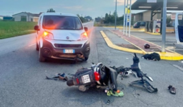 Incidente a Viadana, scontro tra un Fiorino e uno scooter: ferito 28enne