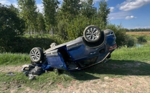 Incidente a Borgo Mantovano: auto esce di strada e si ribalta nei campi, ferito 33enne