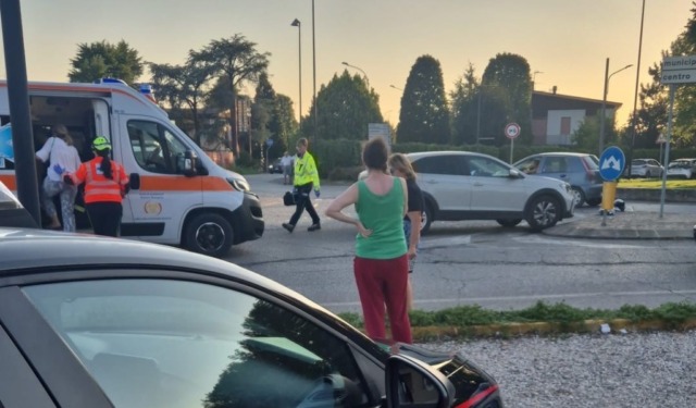 Scontro tra auto e moto a Medole: una 23enne e un 33enne portati in ospedale