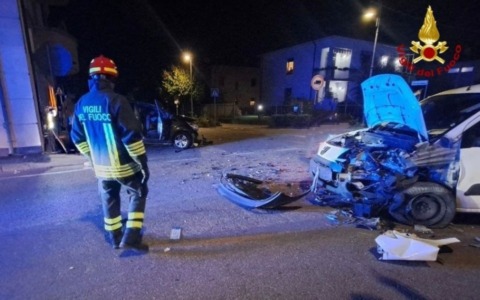 Scontro frontale tra due vetture a Borgo Virgilio: cinque feriti, uno in ospedale in elisoccorso