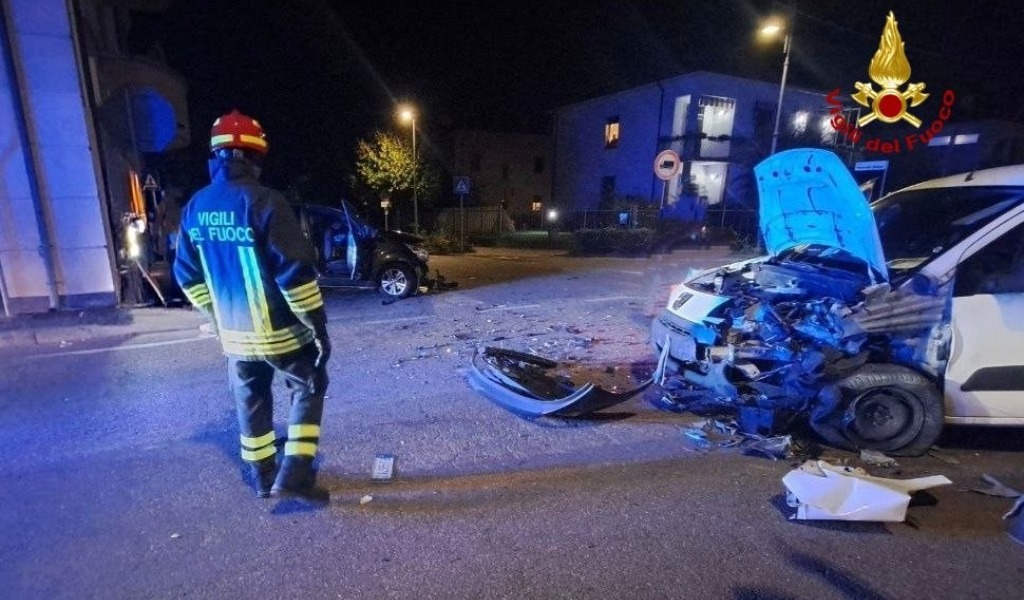 Scontro frontale tra due vetture a Borgo Virgilio: cinque feriti, uno in ospedale in elisoccorso