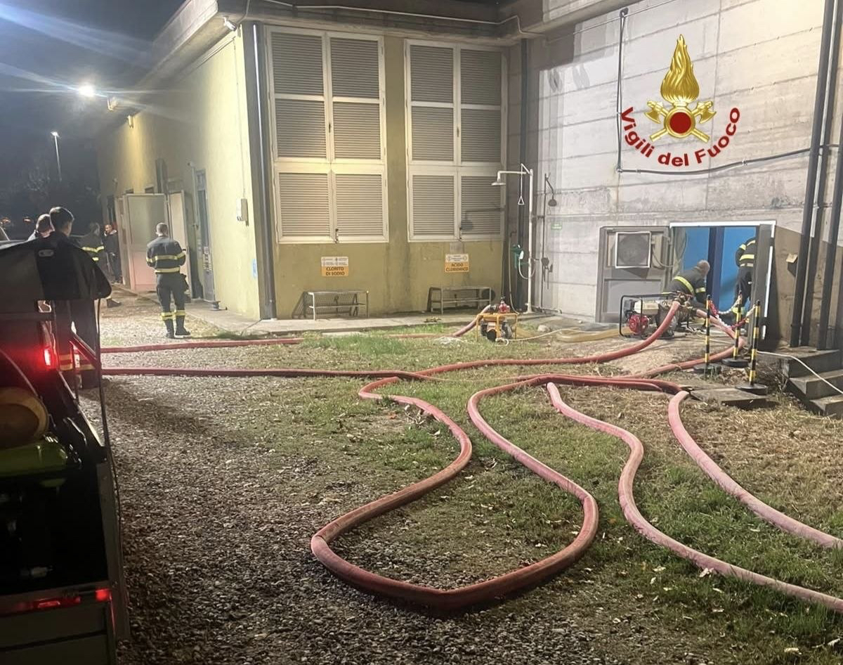 Mantova, si rompe una tubazione dell’acquedotto: allagati i locali tecnici