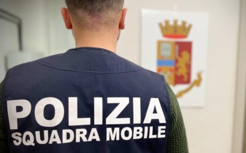 Botte e minacce in casa: arrestato a Mantova per maltrattamenti alla convivente