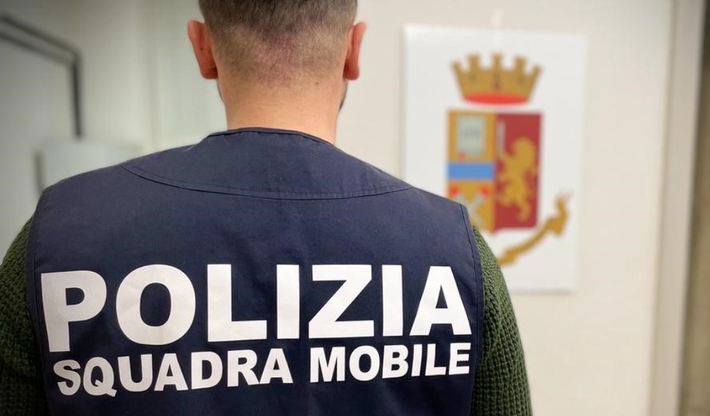 Botte e minacce in casa: arrestato a Mantova per maltrattamenti alla convivente