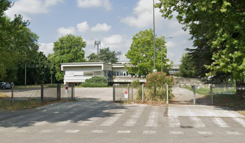 Vandali in azione di notte all’Istituto Sanfelice di Viadana: muri e lavagne imbrattati nella succursale Maggi