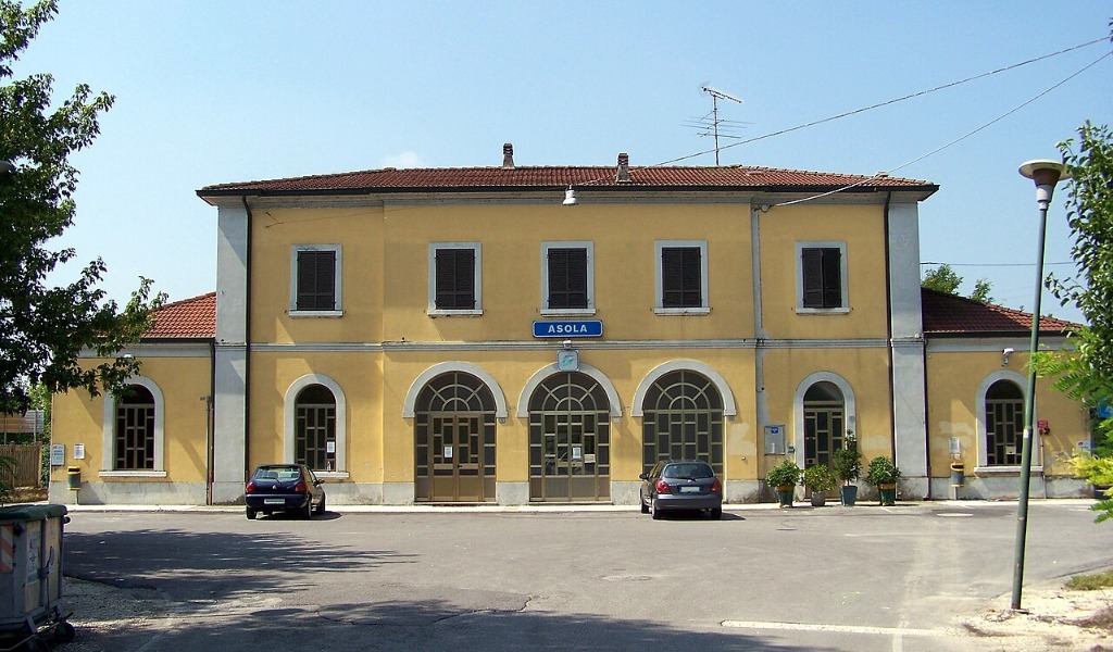 Asola, ubriaco molesta i passeggeri sul treno poi insulta Carabinieri e capotreno