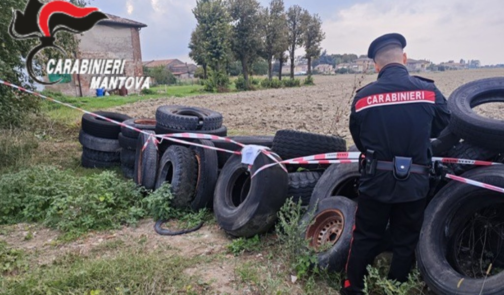 Maxi discarica abusiva nei campi, sequestrata un’area di 1.500 metri quadrati a Serravalle a Po