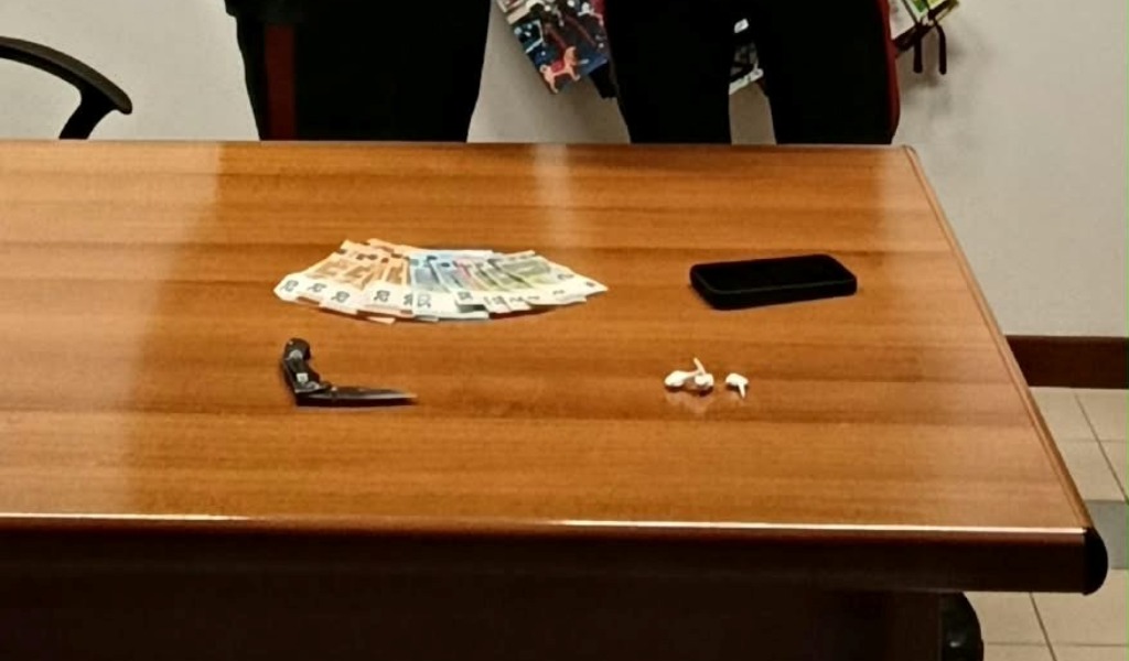 San Giacomo delle Segnate, fermata un’auto con droga: due uomini arrestati dopo la resistenza ai militari