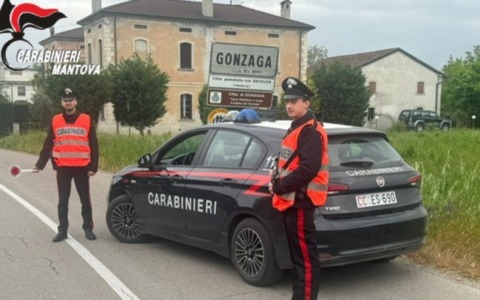 Alla guida di una moto da cross priva di targa non si ferma all’alt dei Carabinieri