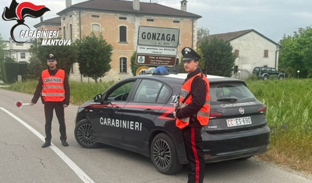 Alla guida di una moto da cross priva di targa non si ferma all’alt dei Carabinieri