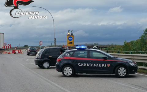 Scontro tra due auto a Motteggiana sulla strada statale 62