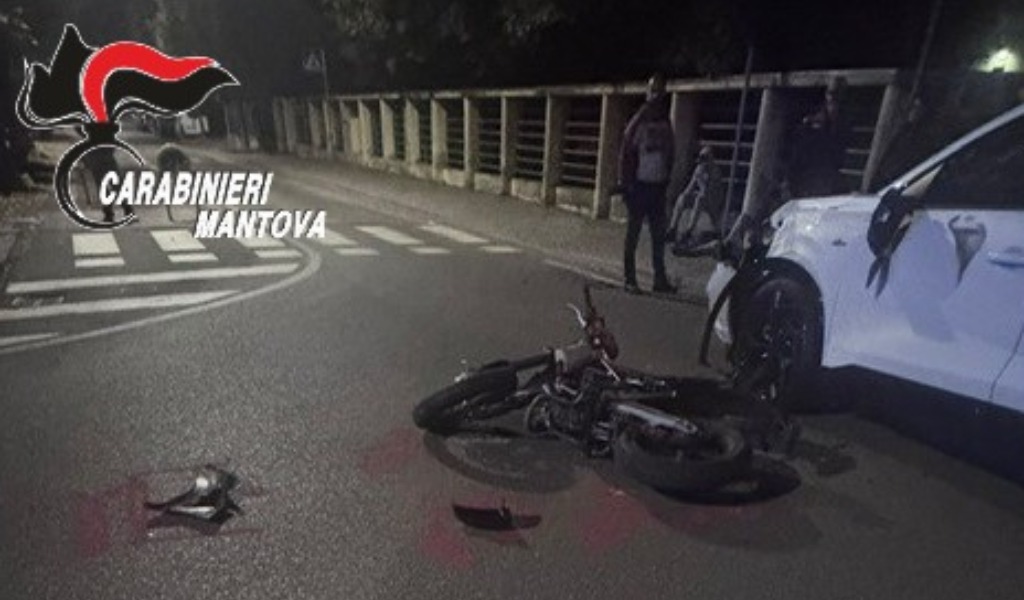 Scontro tra auto e moto a Suzzara: 16enne trasportato in eliambulanza a Brescia