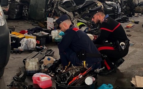 Officina abusiva scoperta in un capannone: maxisanzione, sequestro e denuncia per il titolare